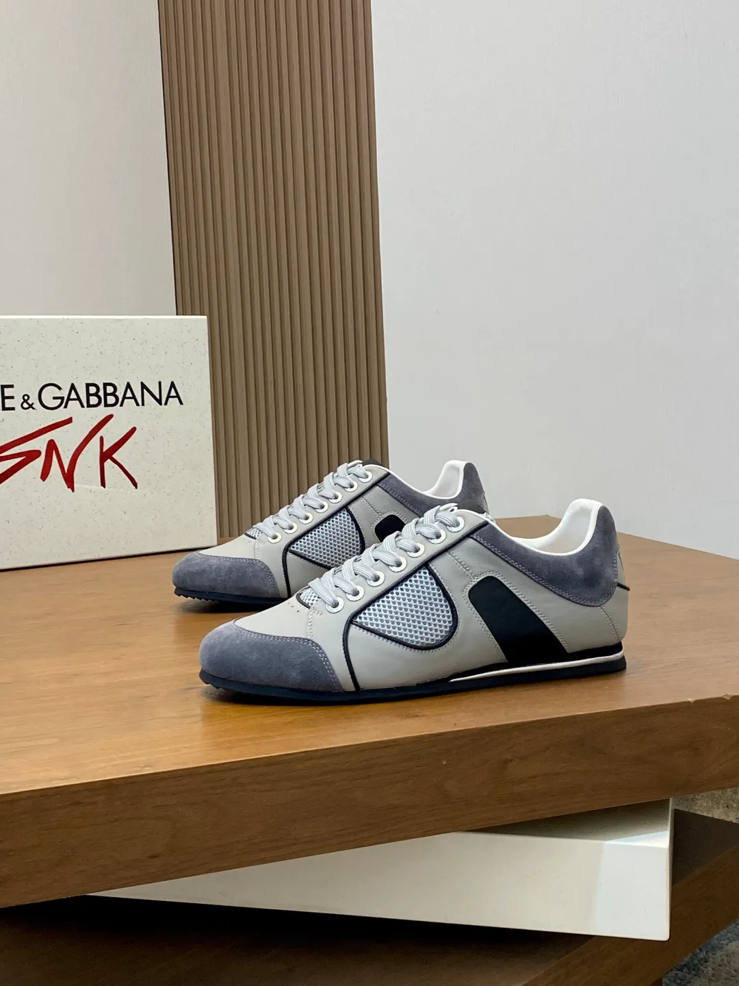 Men's shoes💰740 Dolce&Gabbana DG Cushion calfskin skate shoes｜Embellished with DG logo｜Lightweight, grippy two-tone TPU outsole adopts innovative design to provide excellent performance｜Jacquard label adds timeless style｜Original imported cowhide｜Multiple material splicing design｜Imported cowhide lining Cowhide foot pads｜Original TPU two-color elastic outsole Size: 39-44 (customized at 38.45.46)